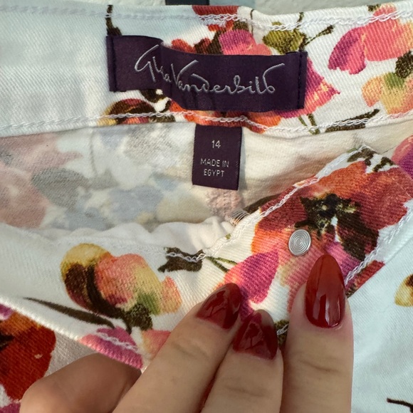 Gloria Vanderbilt White Floral High Waist Shorts - Picture 3 of 5